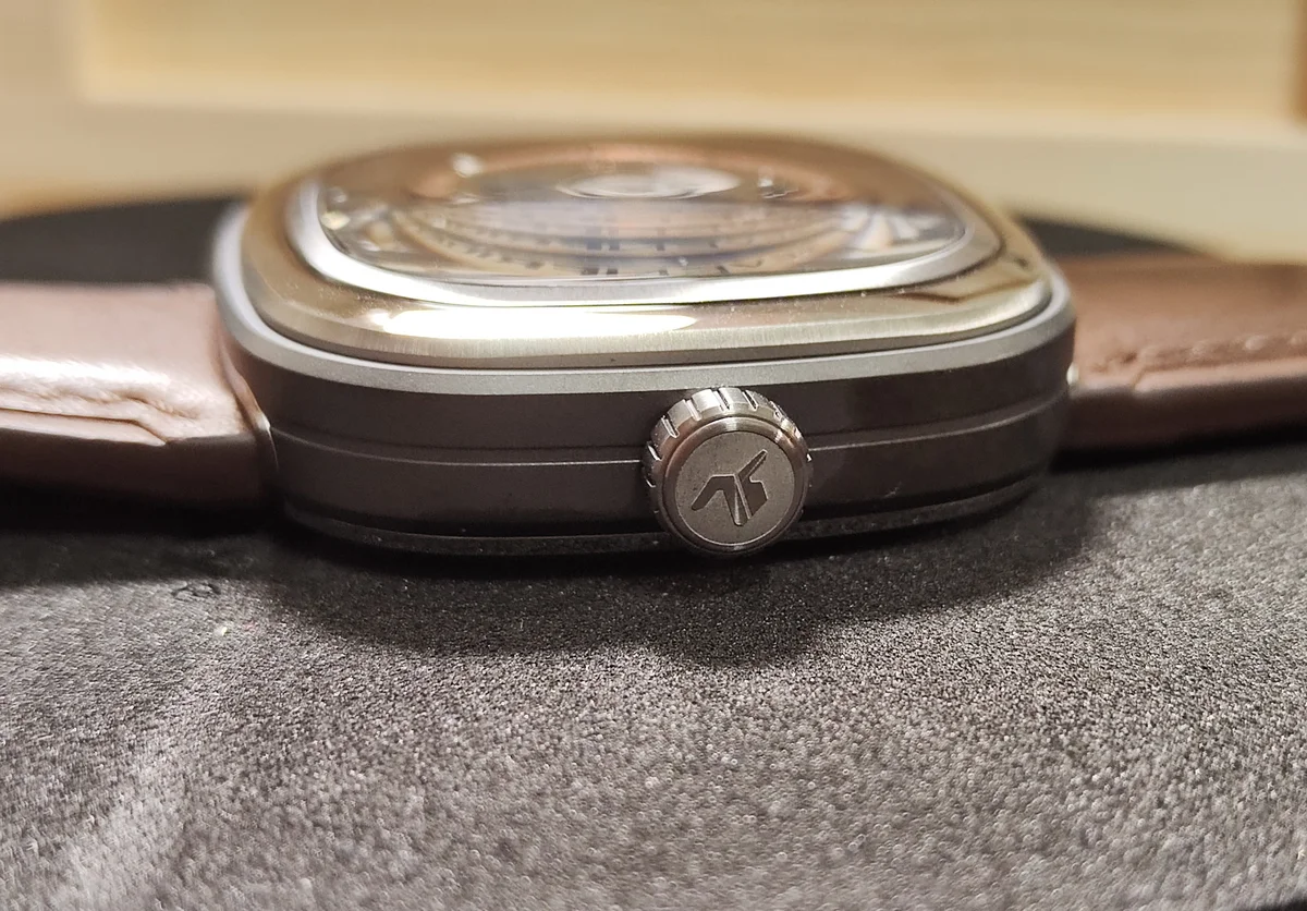 SEVENFRIDAY 全新 P2C/01 咖啡色 鏤空面盤~原廠盒單 2025AD 圖3